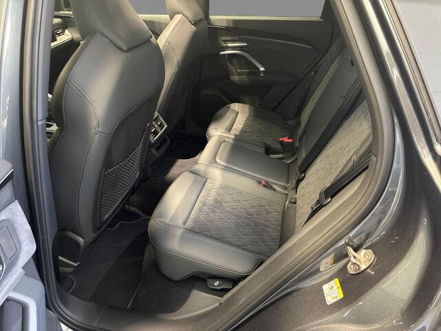 Audi Q5 Sportback 2.0 TFSI e-hybrid 367pk Quattro S edition Competition · Panoramadak · Inklap. Trekhaak · 360 Camera · Matrix LED · Elek. Stoelen · RS Carbon Styling Pack · Garantie t/m 10-12-2030 of 100.000km