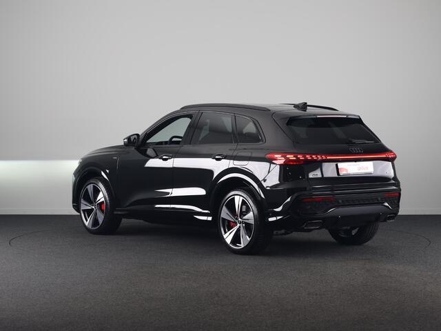 Audi Q5 S edition Competition e-hybrid 367 pk | MMI experience plus met B&O | Trekhaak, elektr. wegklapbaar | Panorama-glasdak | MMI bijrijdersdisplay |
