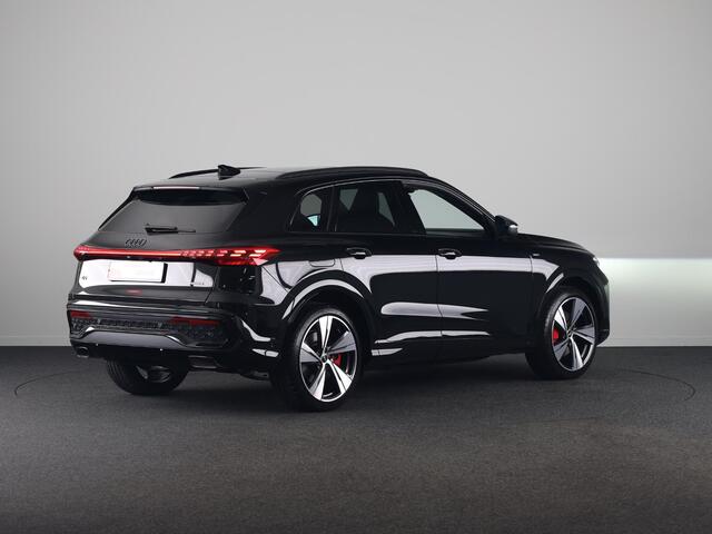 Audi Q5 S edition Competition e-hybrid 367 pk | MMI experience plus met B&O | Trekhaak, elektr. wegklapbaar | Panorama-glasdak | MMI bijrijdersdisplay |