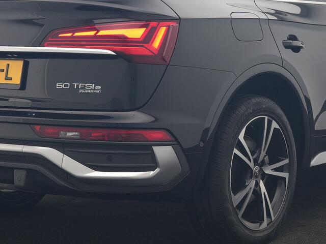 Audi Q5 Sportback 50 TFSI e 2x S Line PHEV 300pk Dealer O.H. | Trekhaak Af Fabriek | Panodak | 360 Camera | Matrix LED | Lederen Sportstoelen Verwarmd | Sfeerverlichting | Cruise Control | Navigatie | DAB | 20"L.M | Plug In Hybrid |