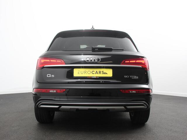 Audi Q5 50 TFSI e quattro S edition Climate control Adaptieve cruise control Led Apple Carplay/ Android Auto Parkeersensoren Verwarmde voorstoelen Keyless Lane assist Lichtmetalen velgen