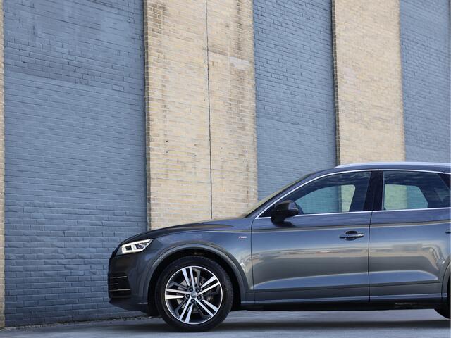 Audi Q5 55 TFSI e quattro Competition S-line | Luchtvering | ACC | Dealer onderhouden |