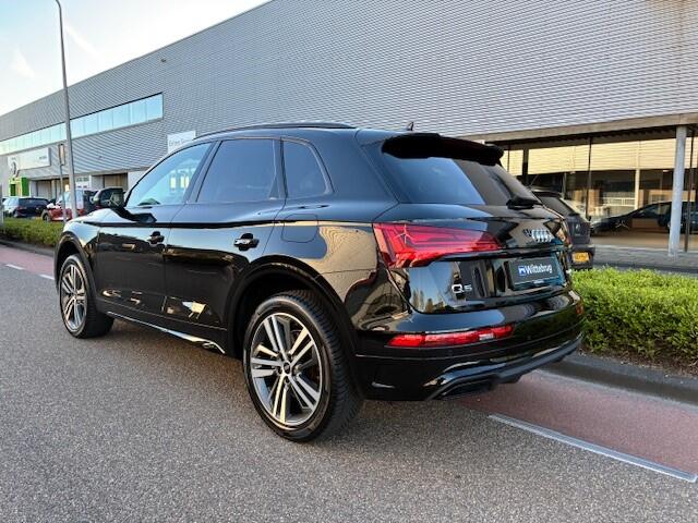 Audi Q5 50 TFSI e S edition / Sportstoelen Elek. verstelbaar / Memory Bestuurder / 20 " LMV / Zwart Optiek / Matrix LED / Camera / Smartphone Interface