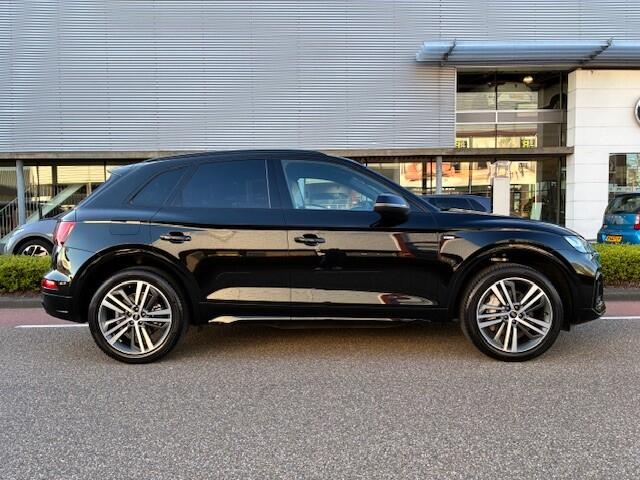 Audi Q5 50 TFSI e S edition / Sportstoelen Elek. verstelbaar / Memory Bestuurder / 20 " LMV / Zwart Optiek / Matrix LED / Camera / Smartphone Interface