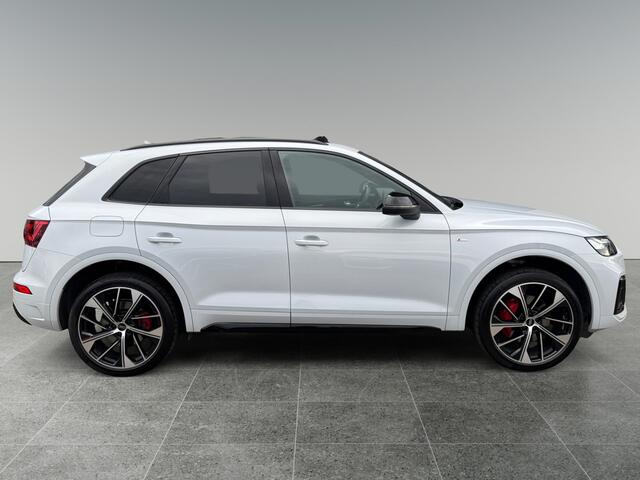 Audi Q5 50 299pk TFSI e S edition Competition Exclusive Kleur | Stoelverwarming voorin | Glazen panoramadak