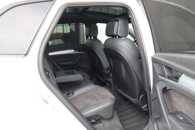 Audi Q5 55 TFSI e quattro Competition | 367PK | Luchtvering | Keyless-go | Pano | Sfeerverlichting | Acc | Virtual-cockpit | Standkachel | 2020.