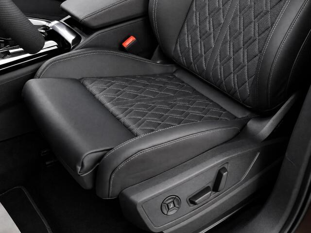 Audi Q5 e-hybrid quattro S edition Competition 367 PK · Tech pro · 20" LM Velgen · Glazen panoramadak · B&O Premium 3D