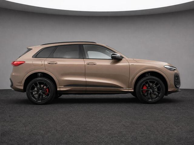 Audi Q5 e-hybrid quattro S edition Competition 367 PK · Tech pro · 20" LM Velgen · Glazen panoramadak · B&O Premium 3D