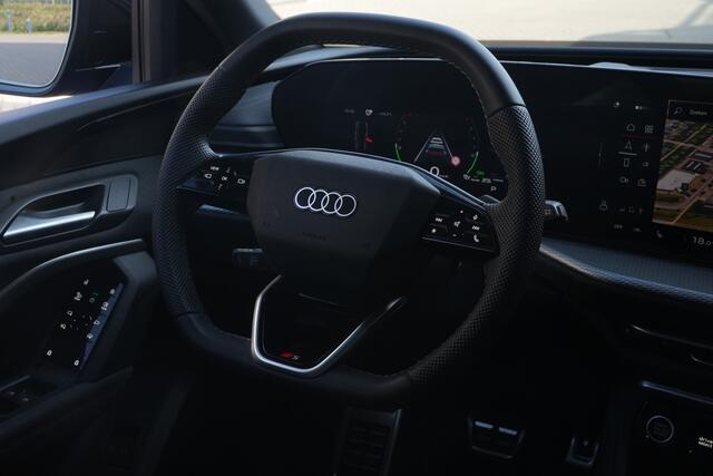 Audi Q5 Sportback 2.0 TFSI e-hybrid quattro S edition Sportback | 299PK | Pano | 360° | 21" | Keyless | S Line | Tech Plus | Audi Q5 Sportback S edition 299 PK Plug-in Hybrid met 2.0 viercilinder, panoramadak, 360° camera, 21-inch lichtmetalen velgen, Keyless Entry, adaptieve LED-koplampen, adaptieve cruise control
