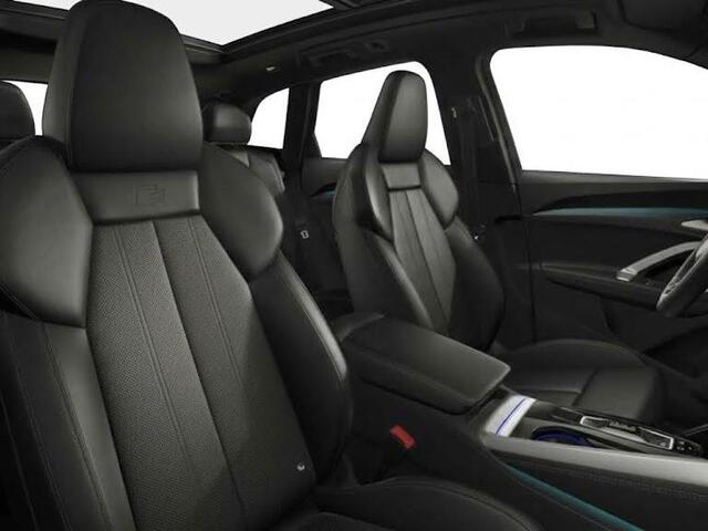 Audi Q5 S edition Competition e-hybrid 367 PK | Panorama-glasdak | MMI experience plus met B&O | Trekhaak, elektr. wegklapbaar | MMI bijrijdersdisplay |