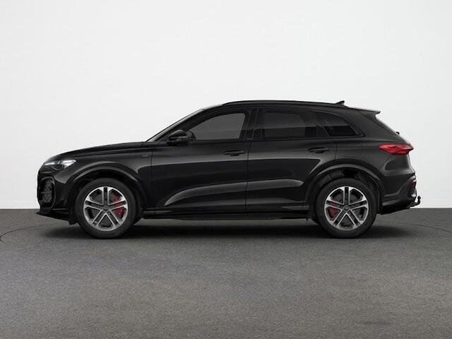 Audi Q5 S edition Competition e-hybrid 367 PK | Panorama-glasdak | MMI experience plus met B&O | Trekhaak, elektr. wegklapbaar | MMI bijrijdersdisplay |