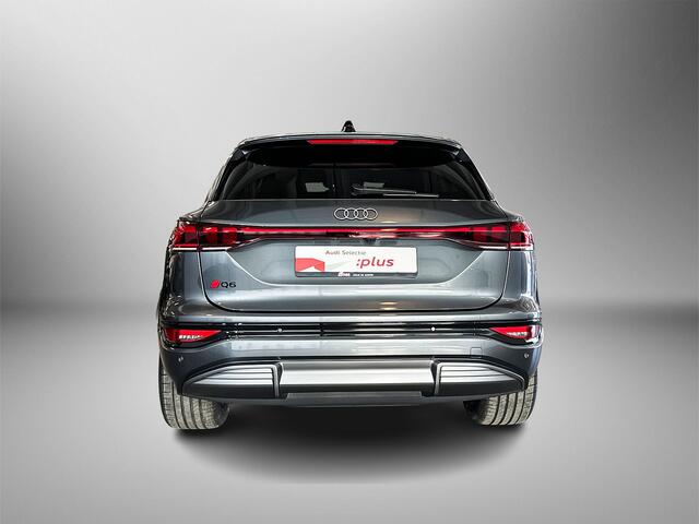 Audi Q6 e-tron S edition quattro 388Pk 100 kWh / | Stoelverwarming voor en achter / Sportstoelen plus voorin / 360 Area view camera / Park assist plus