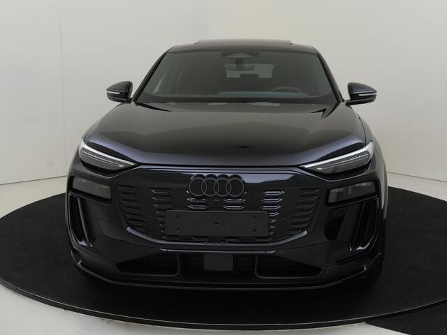 Audi Q6 Sportback e-tron S edition 83 kWh | 21 inch LM velgen | Panoramadak | Rode remzadels | Comfortsleutel | Tech Plus pakket