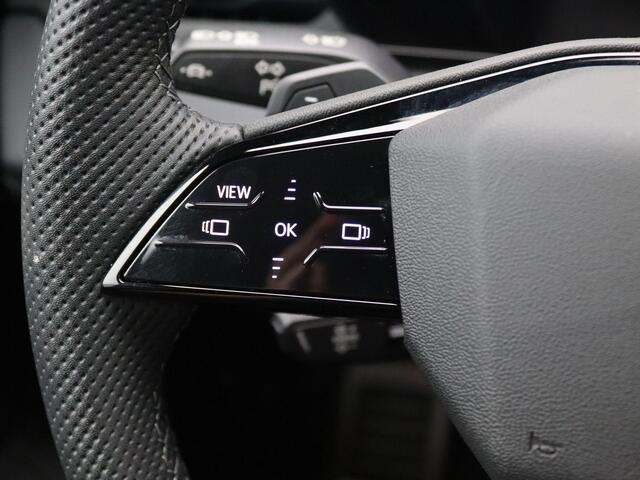 Audi Q6 e-tron S edition 83 kWh 252 PK SOH 99%, Panorama Dak, Matrix led, Trekhaak, Zwart Optiek, 360 camera, Luchtvering, Stoelverwarming v+a, 21"Lmv Audi Sport Aero, Leder