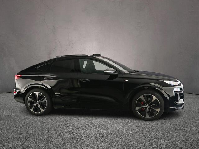 Audi Q6 Sportback e-tron S edition performance 100 kWh | Trekhaak | Adaptieve Cruise | Panorama Dak | Camera | B&O 3D | Head-up | Matrix LED | Navigatie-pakket | Trekhaak-pakket | Interieur-pakket |
