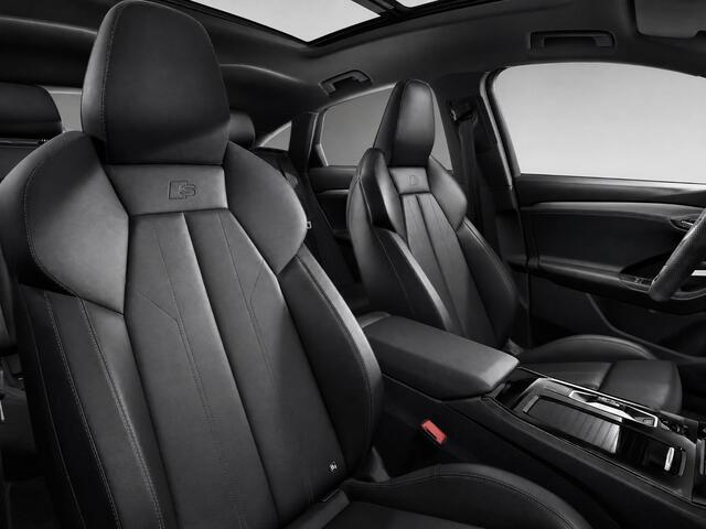 Audi Q6 Sportback e-tron S edition 83 kWh 252 PK · Glazen panoramadak · Trekhaak elek. wegklapbaar · Optiekpakket zwart