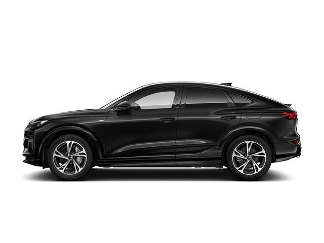 Audi Q6 Sportback e-tron S edition (B1) e-tron perf 100Kwh 225 kW / 306 PK | Glazen panoramadak | Luchtvering | Trekhaak | Zwart Leder | Stoelverwarming |