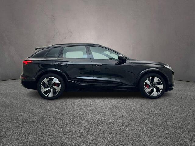 Audi Q6 e-tron First edition 388PK quattro 100 kWh | Top-View | Adaptieve-Cruise | 20-Inch | Akoestisch-Glas | Comfort-Pakket | Stoelverwarming voor + achter | Elekt.voorstoelen |
