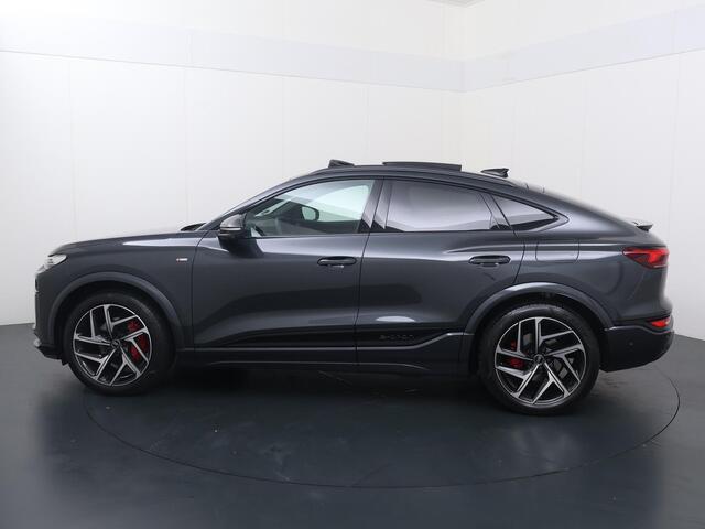 Audi Q6 Sportback e-tron S edition performance 100 kWh | 306 PK | SoH 96% | Warmtepomp | Adaptive Cruise Control | 360 graden camera | Panoramadak | Matrix LED | Keyless Entry | Dodehoek detectie | Draadloze telefoonlader | Elektrische achterklep | Navigatiesysteem | Sfeerverlichting | Stoelmassage & -verwarming | S-Line | Apple Carplay / Android Auto |