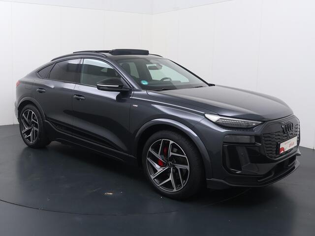 Audi Q6 Sportback e-tron S edition performance 100 kWh | 306 PK | SoH 96% | Warmtepomp | Adaptive Cruise Control | 360 graden camera | Panoramadak | Matrix LED | Keyless Entry | Dodehoek detectie | Draadloze telefoonlader | Elektrische achterklep | Navigatiesysteem | Sfeerverlichting | Stoelmassage & -verwarming | S-Line | Apple Carplay / Android Auto |