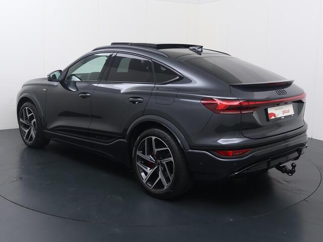 Audi Q6 Sportback e-tron S edition performance 100 kWh | 306 PK | SoH 96% | Warmtepomp | Adaptive Cruise Control | 360 graden camera | Panoramadak | Matrix LED | Keyless Entry | Dodehoek detectie | Draadloze telefoonlader | Elektrische achterklep | Navigatiesysteem | Sfeerverlichting | Stoelmassage & -verwarming | S-Line | Apple Carplay / Android Auto |