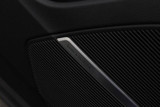 Audi Q7 60 TFSI e 456 pk tiptronic 3.0 V6 quattro Competition / S-Line | Panoramadak | Valcona leder | Geheugen-/massagestoelen | Rondomzicht camera | Stoelventilatie | Bang & Olufsen