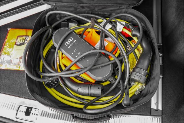 Audi Q7 55 TFSI e Quattro Pro Line S-Line Pano ACC Matrix LED 22"