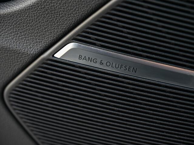 Audi Q7 60 TFSI e quattro Pro Line S Competition | Panoramadak | Carbon Interieur | Alcantara Hemel | 360 Camera | HUD | Bose | Massage + Ventilatie | Luchtvering | Soft Close | Memory Seats | Ambiance Interieur |