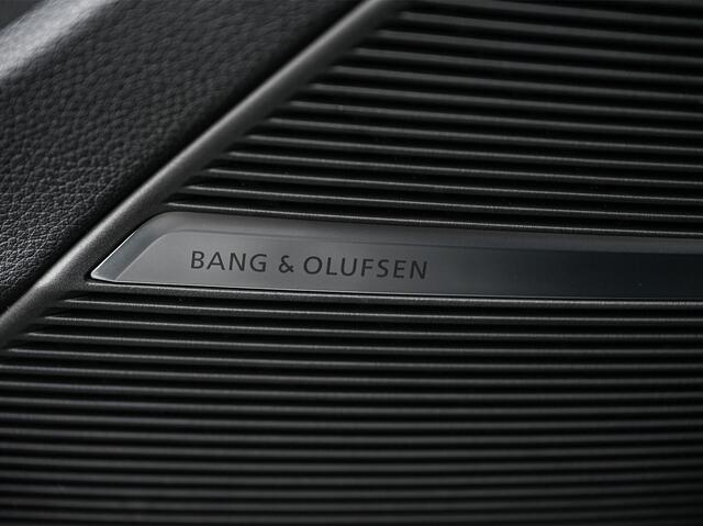 Audi Q7 4.0 TFSI SQ7 quattro Panoramadak | Keramische Remmen | Alcantara Hemel | Carbon Interieur | B&O | HUD | Luchtvering | Stoelverwarming V+A | Camera | Ambiance Interieur | Stuurverwarming | Achterasbesturing |