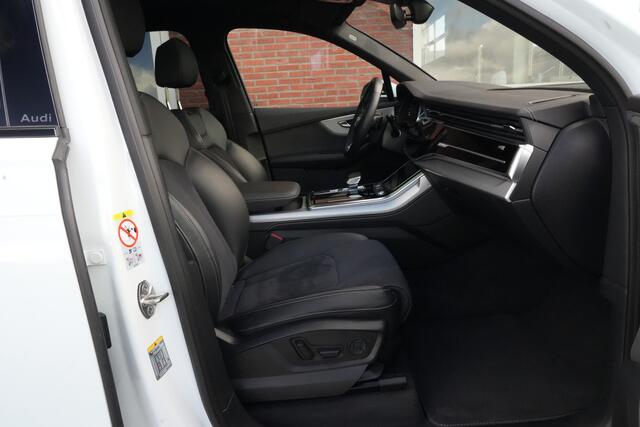 Audi Q7 55 TFSI e Quattro Pro Line S | Facelift | 394pk | Pano | Trekhaak | HUD | 360° | Een bijzonder complete en luxe uitgevoerde Audi Q7 55 TFSI e quattro Pro Line S, uitgevoerd in wit metallic met een stijlvol zwart interieur. Deze krachtige plug-in hybride combineert het ver