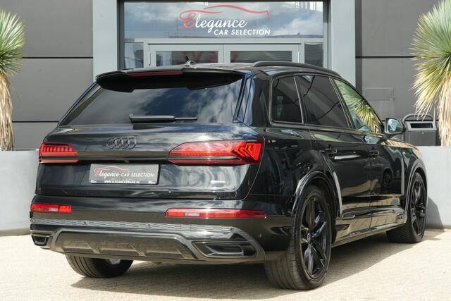 Audi Q7 60 TFSI e Quattro Pro Line S Competition | 489 PK | PHEV | Audi Exclusive | Pano | 360° Camera | Trekhaak Audi Q7 60 TFSI e quattro Pro Line S Competition 489 PK Plug-in Hybrid met 3.0 V6 benzinemotor en 8-traps automatische transmissie, voorzien van een zeer luxe Audi Exclusive interieur, panora