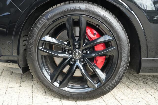 Audi Q7 60 TFSI e Quattro Pro Line S Competition | 489 PK | PHEV | Audi Exclusive | Pano | 360° Camera | Trekhaak Audi Q7 60 TFSI e quattro Pro Line S Competition 489 PK Plug-in Hybrid met 3.0 V6 benzinemotor en 8-traps automatische transmissie, voorzien van een zeer luxe Audi Exclusive interieur, panora