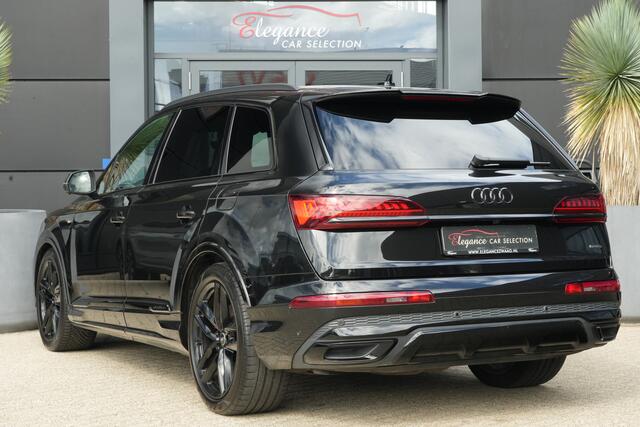 Audi Q7 60 TFSI e Quattro Pro Line S Competition | 489 PK | PHEV | Audi Exclusive | Pano | 360° Camera | Trekhaak Audi Q7 60 TFSI e quattro Pro Line S Competition 489 PK Plug-in Hybrid met 3.0 V6 benzinemotor en 8-traps automatische transmissie, voorzien van een zeer luxe Audi Exclusive interieur, panora