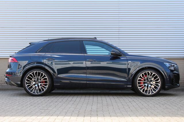 Audi Q8 60 TFSI e quattro Pro Line S Competition | Panoramadak | Trekhaak | 23'' | Luchtvering | Vierwielbesturing | Matrix | OLED