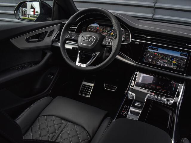 Audi Q8 55TFSI e QUATTRO PRO LINE S COMPETITION | S-SEATS | 24 INCH | PANORAMADAK | 4 WIEL BESTURING | B&O SOUND | HEAD-UP | LUCHTVERING | DAB+ | SOFT-CLOSE | KEYLESS GO | ADAPTIVE CRUISE | 360 CAMERA | AMBIANCE INTERIEUR | TREKHAAK | BLACK-OPTIC