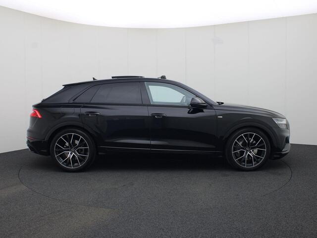Audi Q8 55 TFSIe/381pk Quattro S Line · Panoramadak · B&O Sound · Leder Valcona · Head-Up Display · Luchtvering · Elek. Voorstoelen · Matrix LED ·