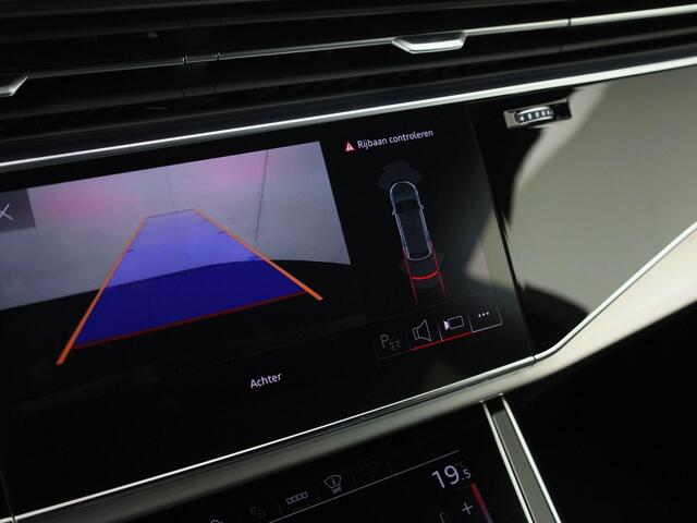 Audi Q8 55 TFSIe/381pk Quattro S Line · Panoramadak · B&O Sound · Leder Valcona · Head-Up Display · Luchtvering · Elek. Voorstoelen · Matrix LED ·