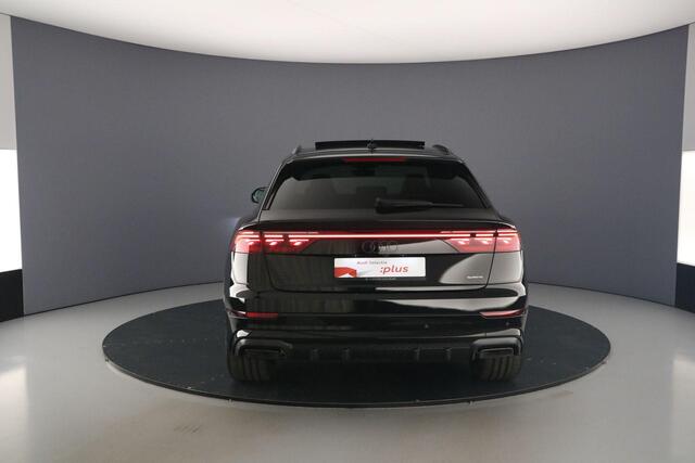 Audi Q8 55 TFSI e Pro Line S | Pano |B&O | RS Rood | Head Up 23 inch | Tour/City | Trekhaak |