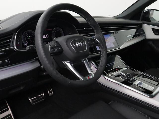 Audi Q8 60 TFSI e quattro Pro Line S Competition | 462 PK | Automaat | Head Up Display | Achteruitrijcamera | Stoelverwarming / Verkoeling | DAB | Panoramadak |
