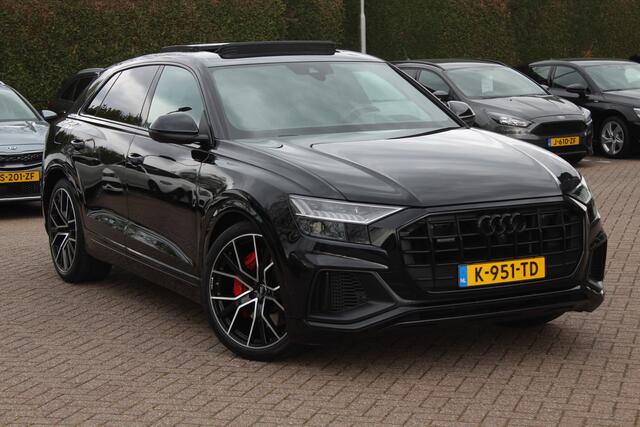 Audi Q8 55 TFSI e quattro Pro Line S / Vol opties!! / Trekhaak / Panoramadak / 360Camera / Head-up / 22'' / Softclose / B&O / Luchtvering / Keyless / Stuurverwarming / Sfeerverlichting / Stoelventilatie + verwarming / Dodehoek /