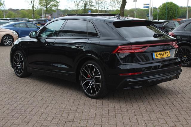 Audi Q8 55 TFSI e quattro Pro Line S / Vol opties!! / Trekhaak / Panoramadak / 360Camera / Head-up / 22'' / Softclose / B&O / Luchtvering / Keyless / Stuurverwarming / Sfeerverlichting / Stoelventilatie + verwarming / Dodehoek /