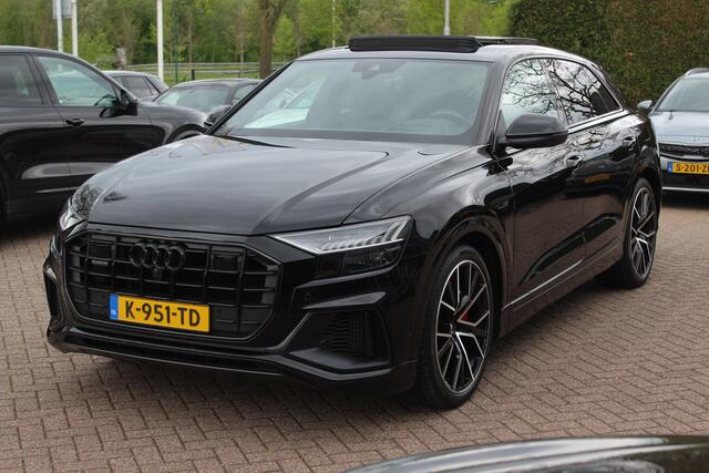 Audi Q8 55 TFSI e quattro Pro Line S / Vol opties!! / Trekhaak / Panoramadak / 360Camera / Head-up / 22'' / Softclose / B&O / Luchtvering / Keyless / Stuurverwarming / Sfeerverlichting / Stoelventilatie + verwarming / Dodehoek /