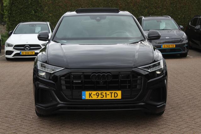 Audi Q8 55 TFSI e quattro Pro Line S / Vol opties!! / Trekhaak / Panoramadak / 360Camera / Head-up / 22'' / Softclose / B&O / Luchtvering / Keyless / Stuurverwarming / Sfeerverlichting / Stoelventilatie + verwarming / Dodehoek /