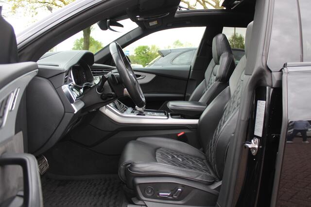 Audi Q8 55 TFSI e quattro Pro Line S / Vol opties!! / Trekhaak / Panoramadak / 360Camera / Head-up / 22'' / Softclose / B&O / Luchtvering / Keyless / Stuurverwarming / Sfeerverlichting / Stoelventilatie + verwarming / Dodehoek /
