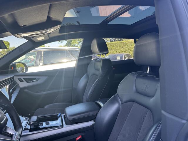 Audi Q8 55 TFSI quattro Pro Line Plus / Trekhaak / Panoramadak / 360Camera / Achterasbesturing / Softclose / 22'' / B&O / Sfeerverlichting / Dodehoek / DAB / Stoelverwarming / ACC