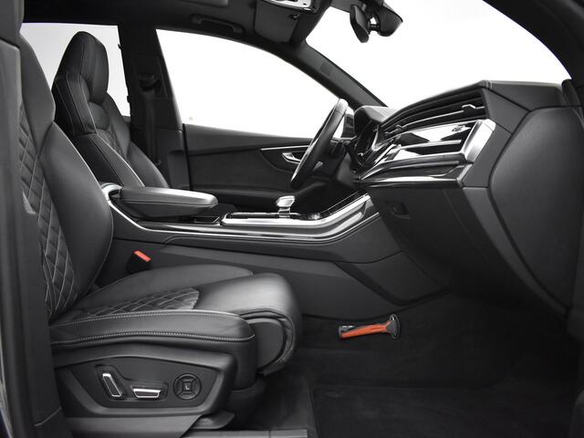 Audi Q8 4.0 TFSI 507pk Tiptronic SQ8 Quattro · Panoramadak · Elek. Trekhaak · Massage · Stoelventilatie · Carbon Interieur · 360 Camera · LED Matrix · 23'' Inch · Alarmklasse 3 & 4 ·