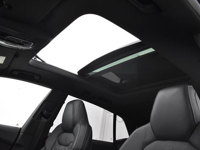 Audi Q8 4.0 TFSI 507pk Tiptronic SQ8 Quattro · Panoramadak · Elek. Trekhaak · Massage · Stoelventilatie · Carbon Interieur · 360 Camera · LED Matrix · 23'' Inch · Alarmklasse 3 & 4 ·