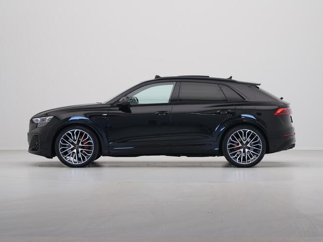 Audi Q8 60 TFSI e quattro Pro Line S S Line Competition Panoramadak Wegklapbare trekhaak 23'' Lichtmetalen velgen Vierwiel besturing 55