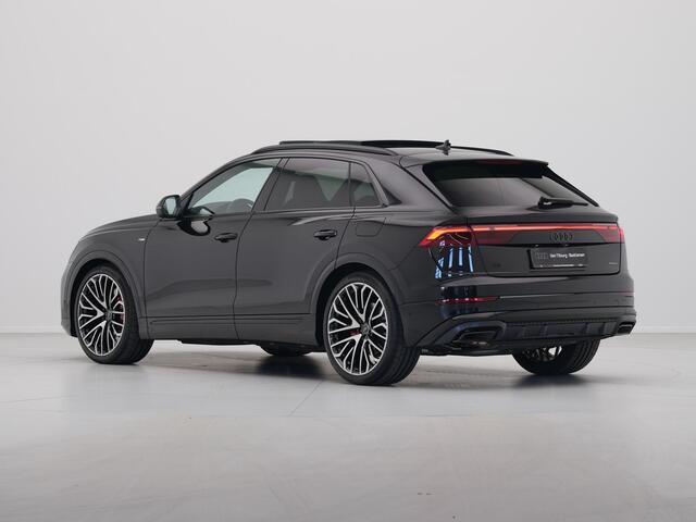 Audi Q8 60 TFSI e quattro Pro Line S S Line Competition Panoramadak Wegklapbare trekhaak 23'' Lichtmetalen velgen Vierwiel besturing 55