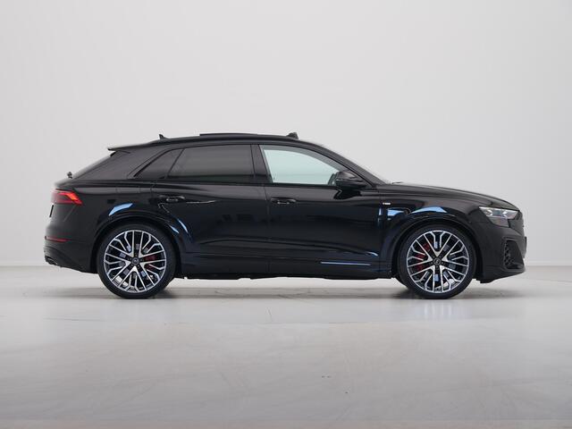 Audi Q8 60 TFSI e quattro Pro Line S S Line Competition Panoramadak Wegklapbare trekhaak 23'' Lichtmetalen velgen Vierwiel besturing 55